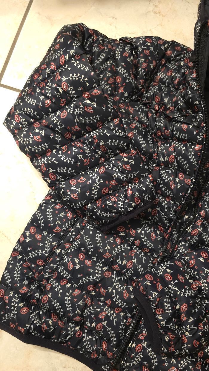 Neuve (non portée)🏷 🥰😍🩷 doudoune 10 ans fille 😍🥰🩷 - photo numéro 3