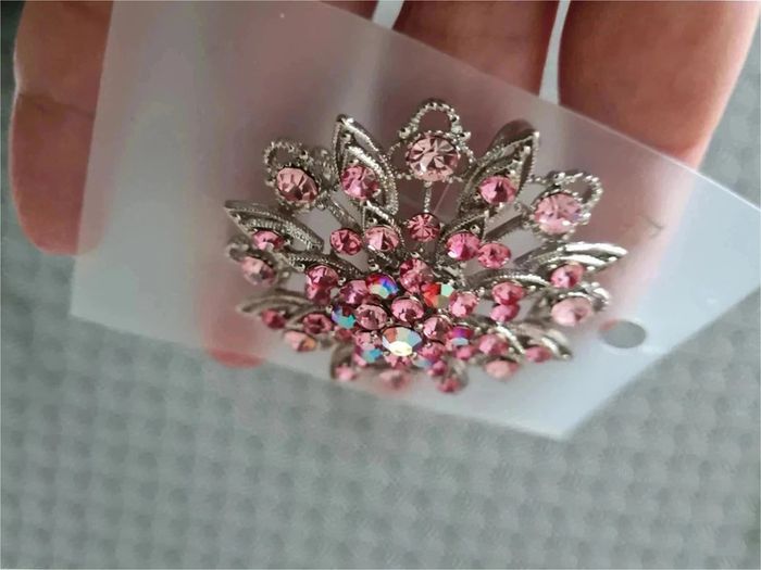 Broche rosace strassrose clair - photo numéro 2