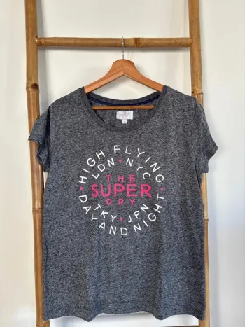 t-shirt gris foncé surperdry