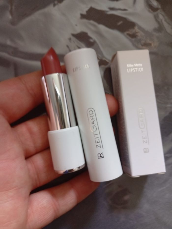 3 Rouge à lèvres  01 Pure Red

+   02 Rosy Nude+03 Berry Rose - photo numéro 2