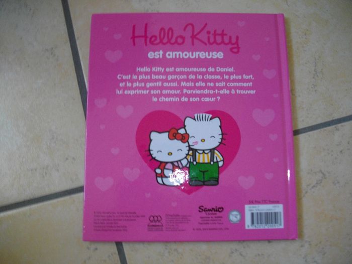 Livre neuf " Hello Kitty est amoureuse " - photo numéro 2
