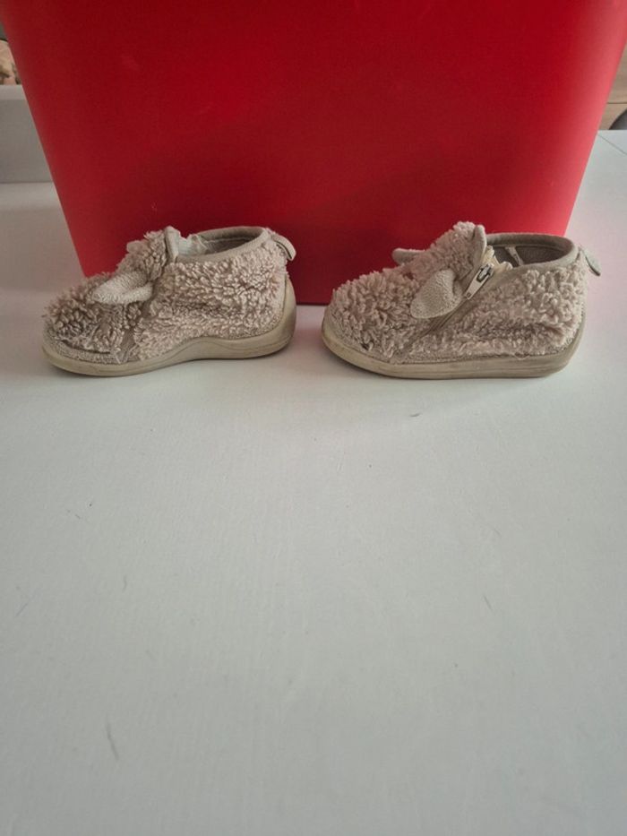 🐾 Chaussons poilus Kiabi taille 22  Cœur doré & oreille 💛 - photo numéro 3