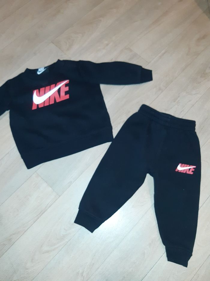 Ensemble nike