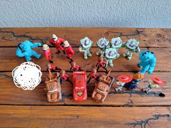 Lot de Figurines Disney Pixar - Toy Story, Les Indestructibles, Cars, Wall-E, Monstres et Cie