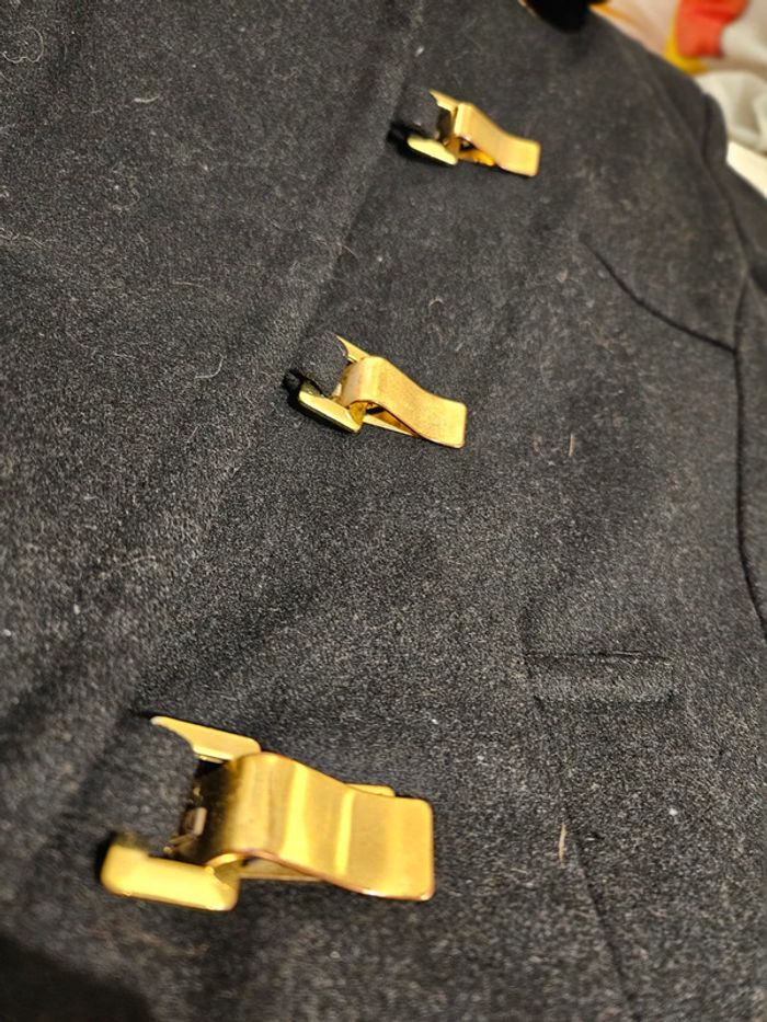 Manteau noir boutons or - photo numéro 4