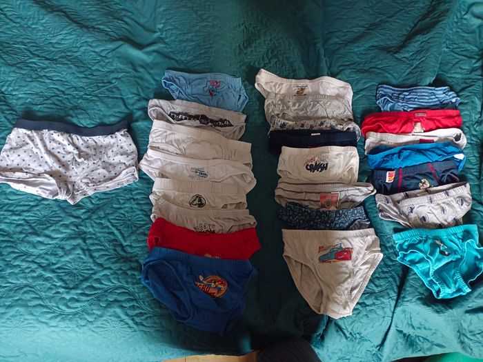 Lots de 23 slip plus à caleçon garçon taille entre 6 a 8 ans