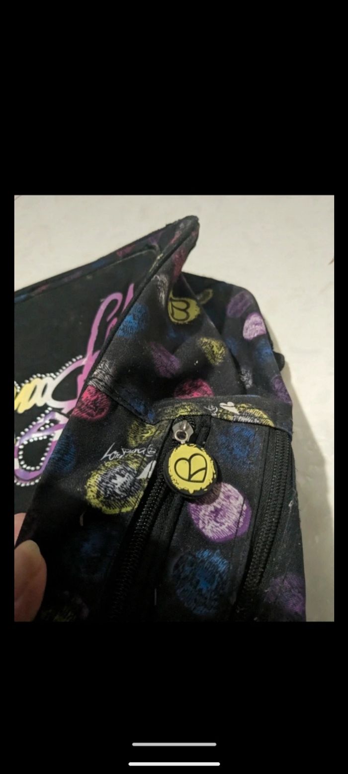 Cartable, sac à dos scolaire noir et multicolore. - photo numéro 7