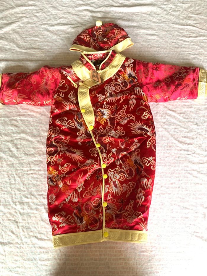 Tenue enfant chinois neuf avec étiquette