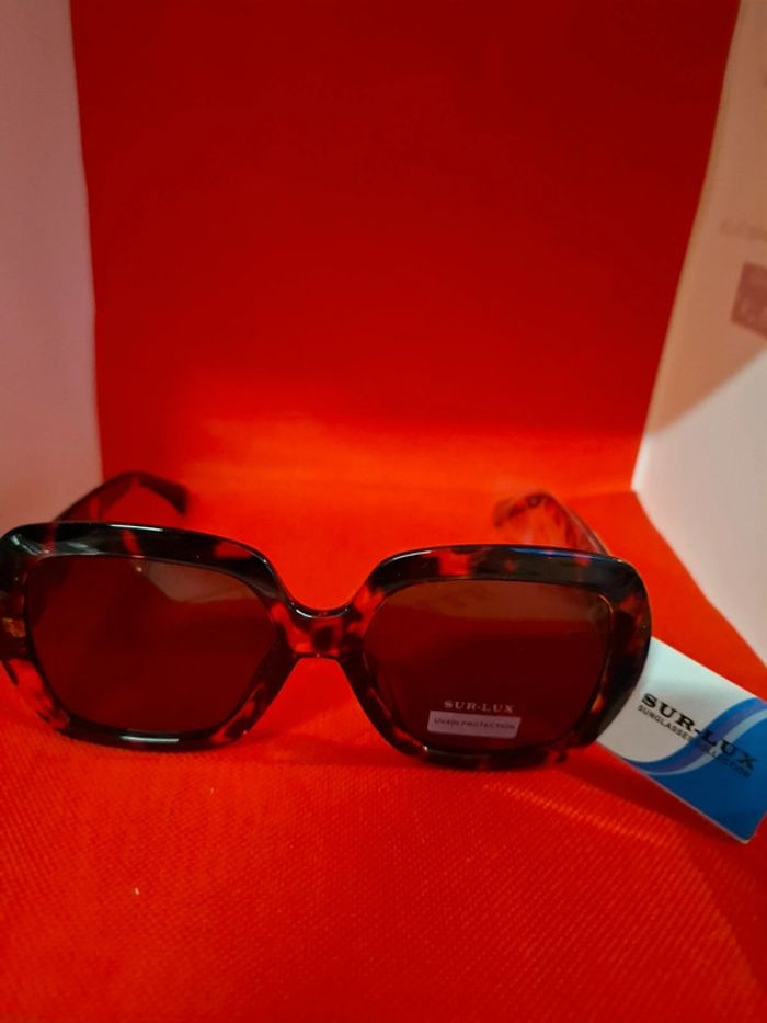 Lunettes de soleil Sur-Lux neuves avec étiquettes protection 400 CE couleur Léopard - photo numéro 2
