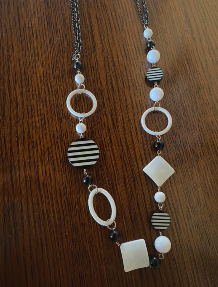 Collier à motif femme - photo numéro 3