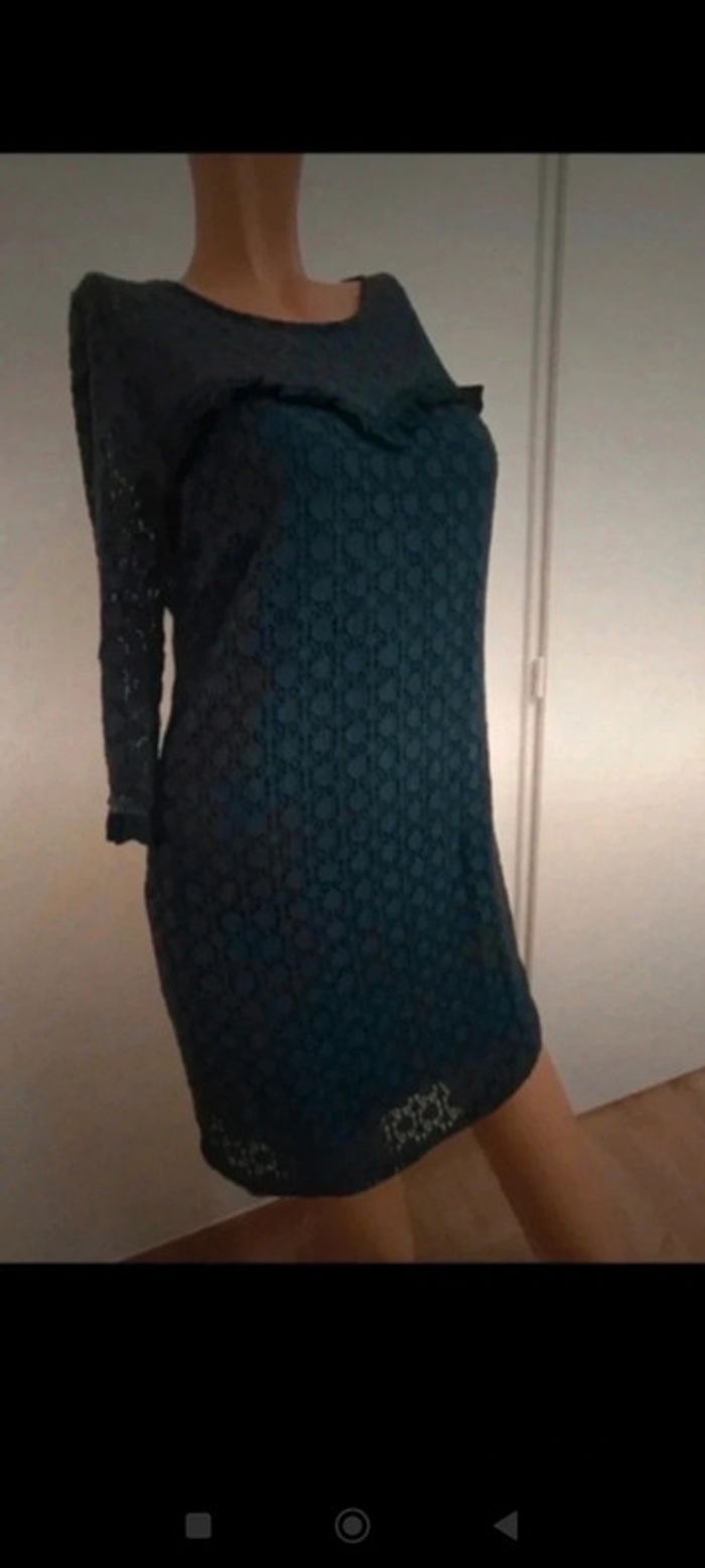 Jolie robe en dentelle