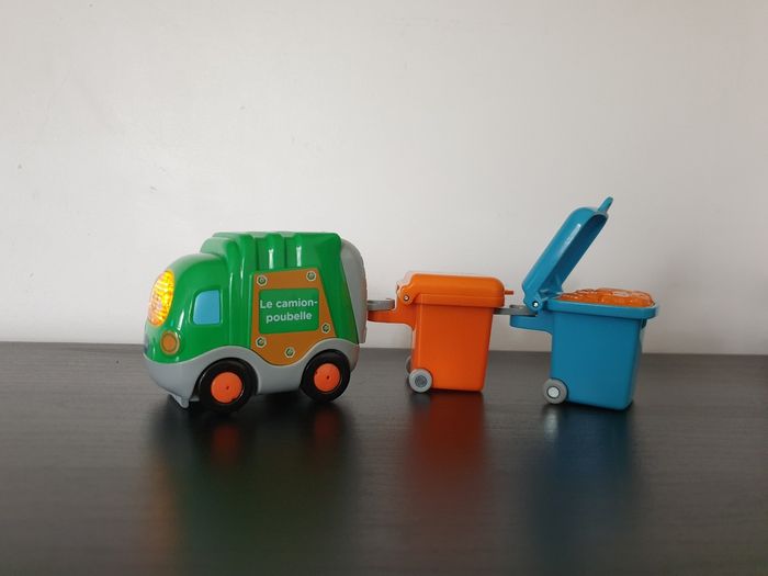 Tut tut bolide composé "Joël le camion poubelles + 2 bennes" VTech