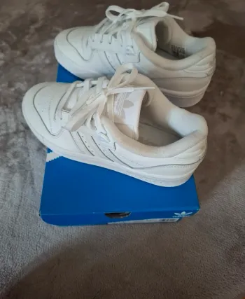 Chaussure basket adidas