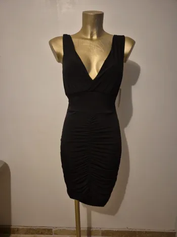 Robe noir taille unique neuve