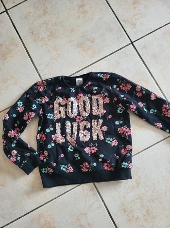 C&A - sweat fleuri à sequins 8 ans