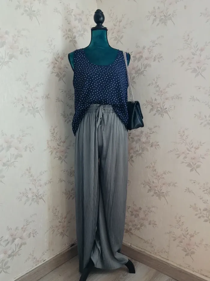 Blouse bleu marine sans manches à pois blancs, fente au dos / jennyfer / (L) - photo numéro 2