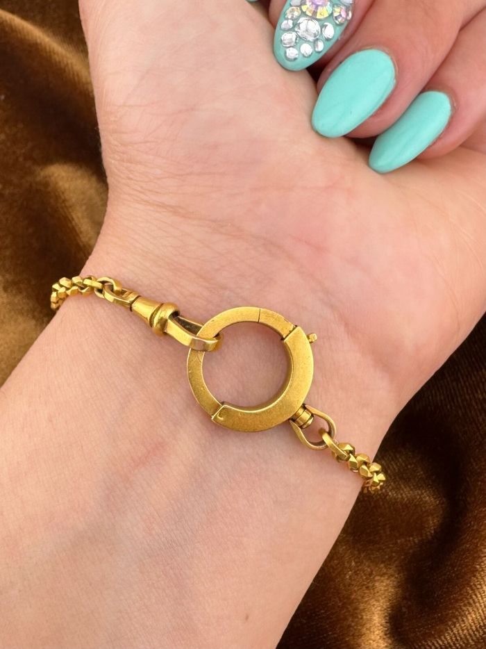 Montre-bracelet unique en or jaune 18 carats avec perles, 18,4 cm