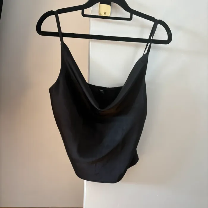 Top Shein • noir satiné • 34 🌼