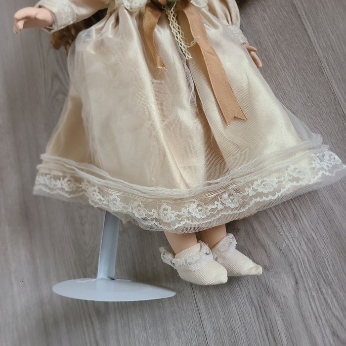 Poupée porcelaine - photo numéro 3