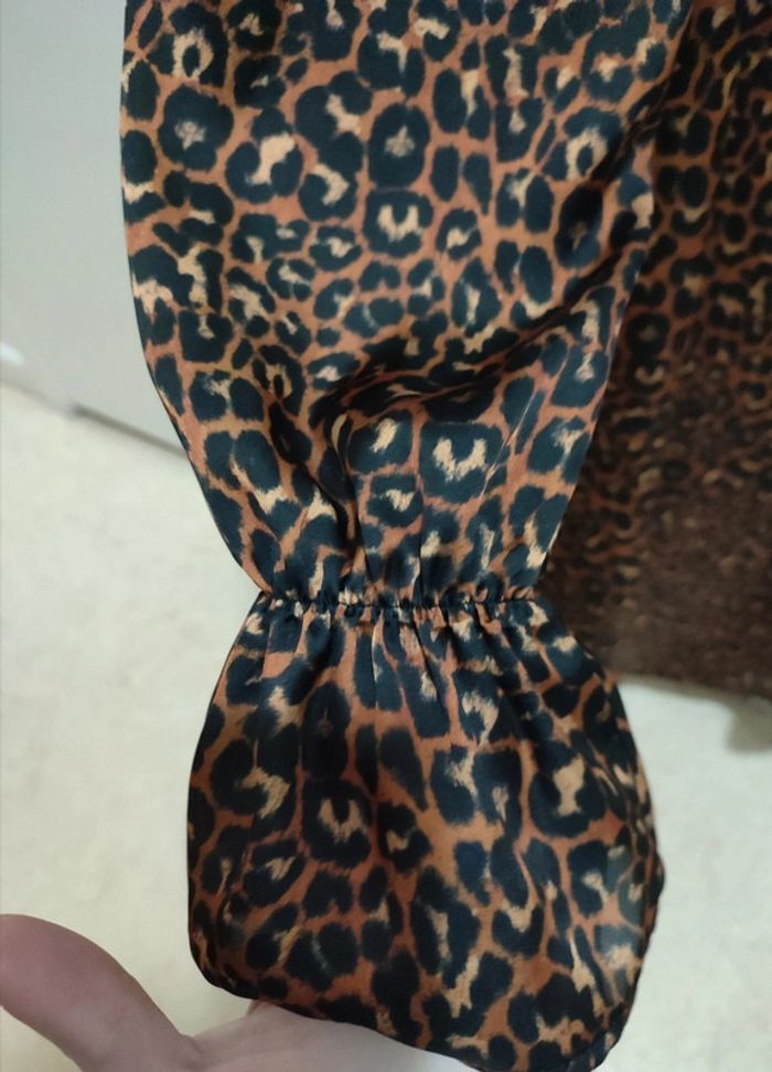 Robe léopard effet satiné - photo numéro 5