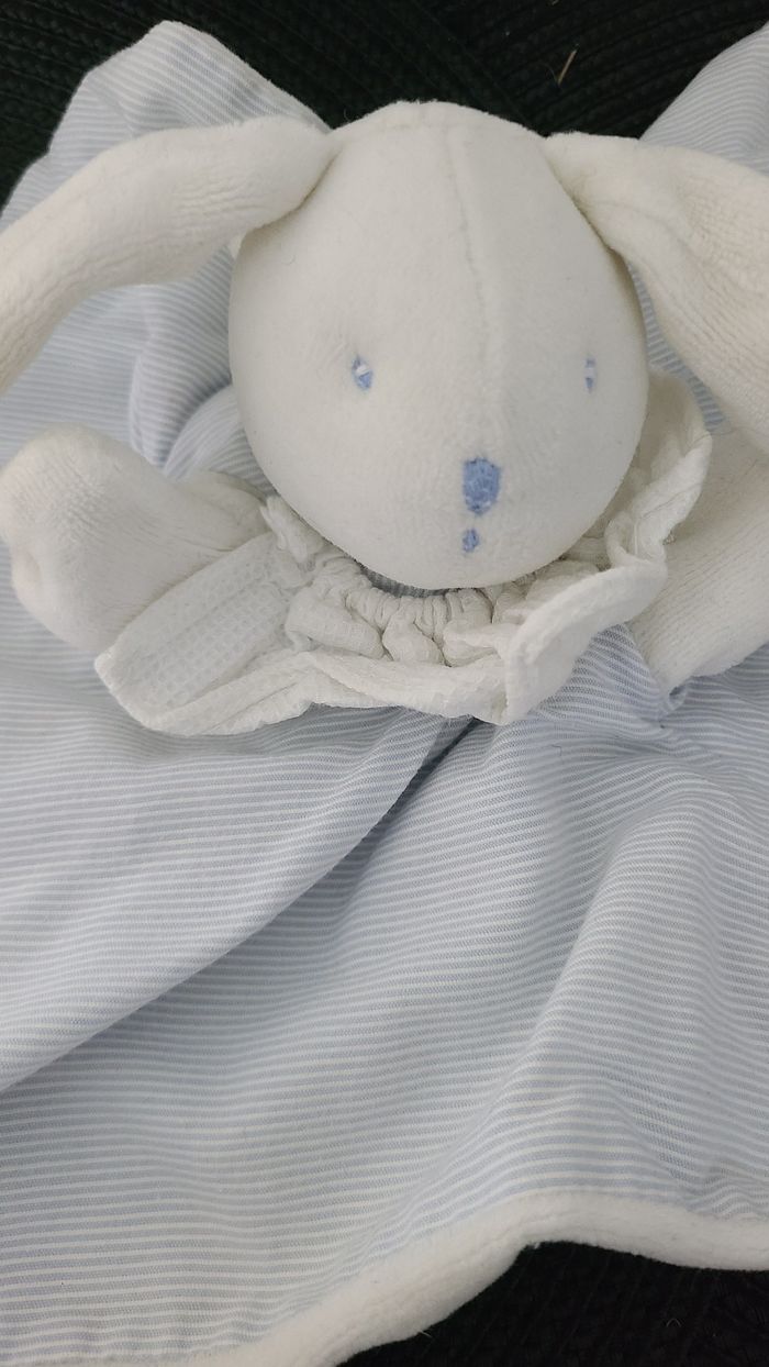 Doudou plat lapin blanc rayé bleu MOULIN ROTY - photo numéro 2