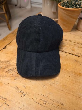 🖤 Casquette côtelée navy – style minimaliste & chic 🎩