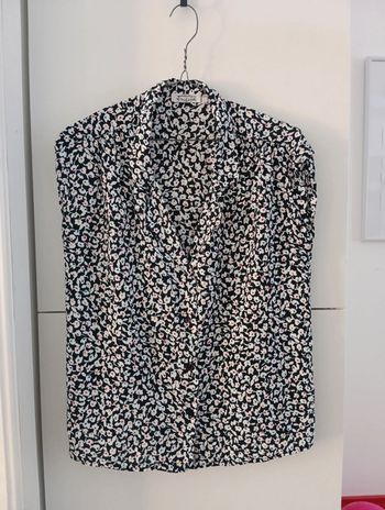 Blouse vintage ,boutonnée sans manches, noir, blanche et multicolore