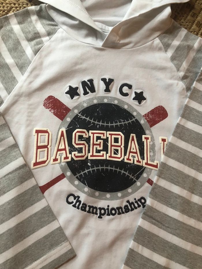 T-shirt à capuche - taille 5 ans - photo numéro 2