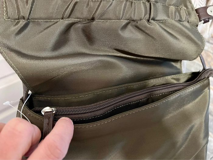 Très beau sac à mains couleur kaki avec fermeture et pression 26/17cm - photo numéro 6