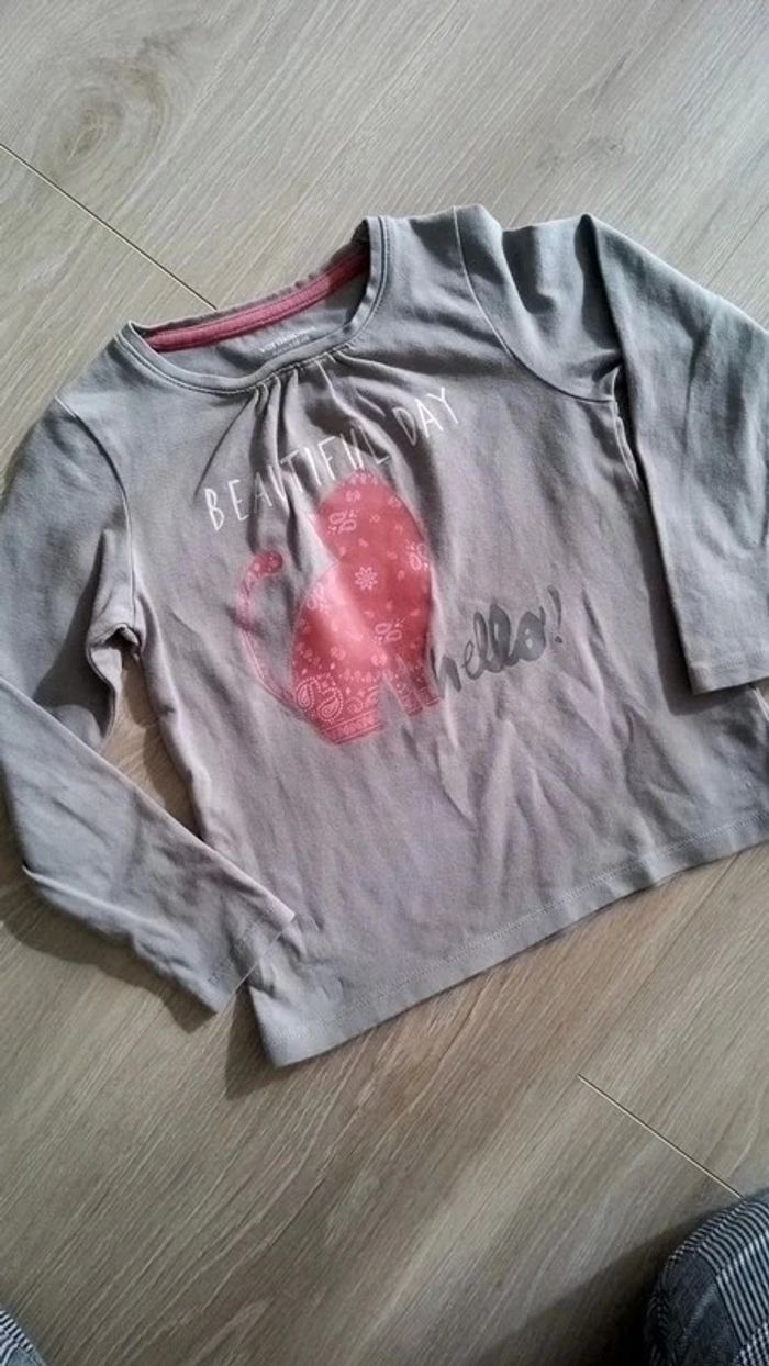 T-shirt chat, manches longues gris. 4 ans. - photo numéro 2