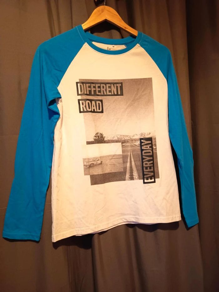 Tee-shirt manches longues enfant .marque Lincoln & sharks. Taille 164 . Motifs devant.