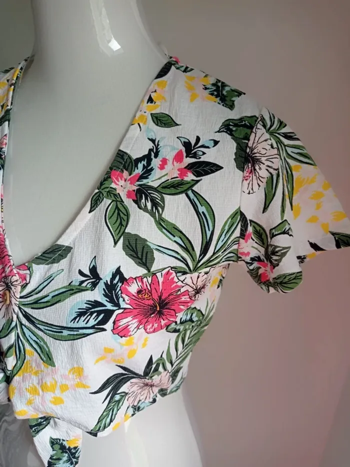 Magnifique top court kaki coloré été imprimé fantaisie avec noeud et boutons T.M Jennyfer - photo numéro 3