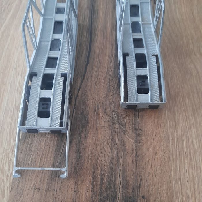 Lot 2 camions et voitures Majorette - photo numéro 2