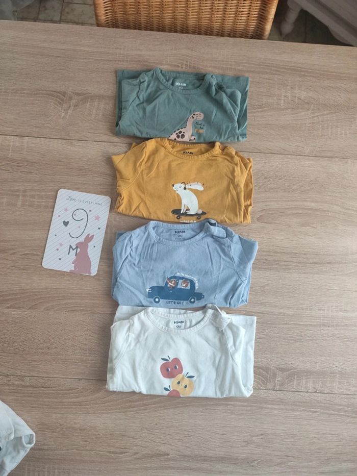 Lot de 4 tee-shirts manches longues taille 9 mois.