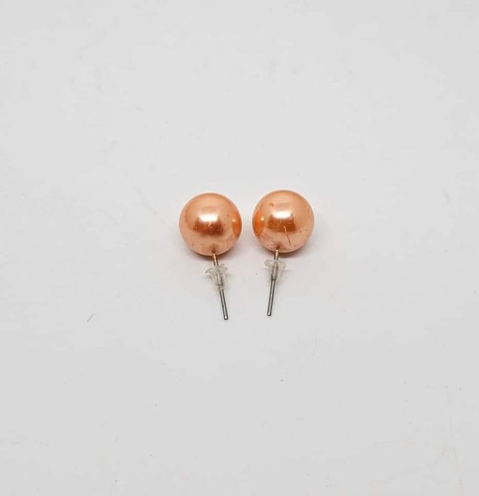 Paire de boucles d'oreilles.
Neuve. - photo numéro 4
