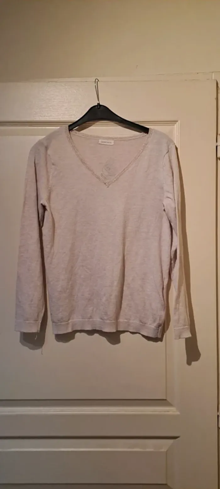 Pull rose clair manches longues - Marque Cache Cache - Taille 38 - Très bon état.