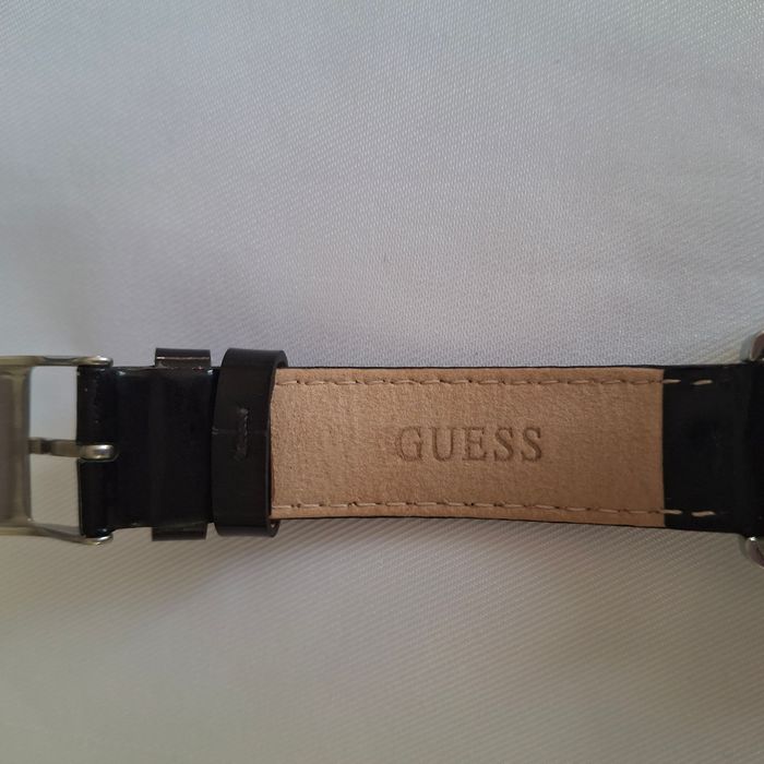 Montre femme en cuir vernis noir Guess - photo numéro 6