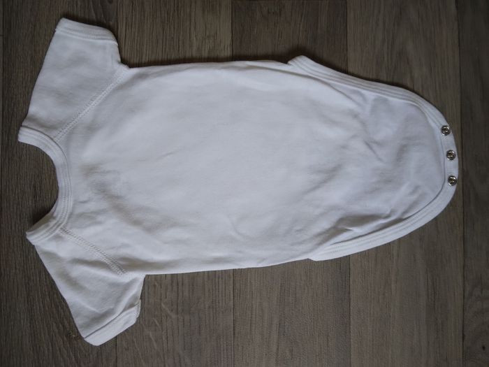 Lot bodies 3  mois - photo numéro 6