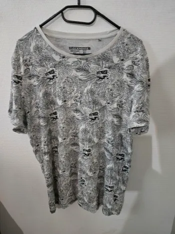 Tee shirt