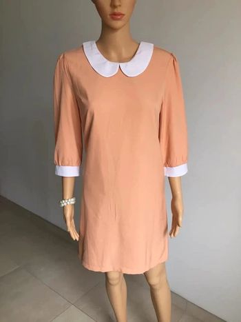 Robe neuve avec col Claudine blanc taille 3 (correspond à du 40)