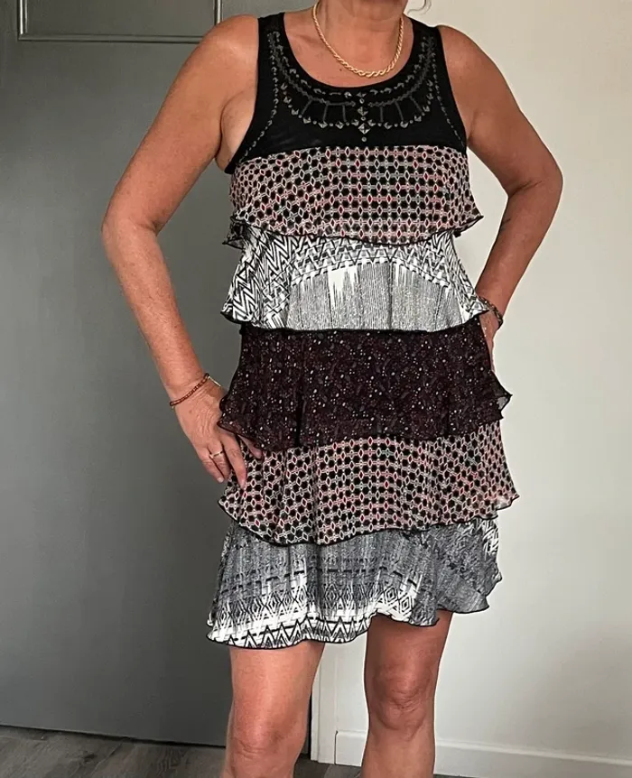Jolie robe été lmv à volants taille 36-38 beg teille haut - photo numéro 9