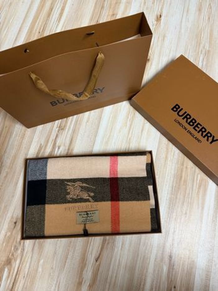 Écharpe Burberry - photo numéro 5