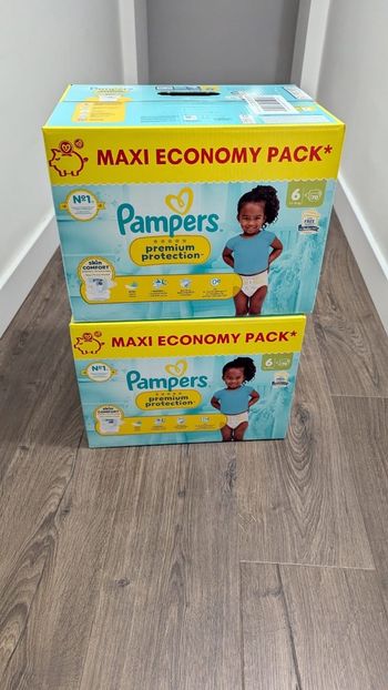 Lot de 2 cartons Pampers premium taille 6