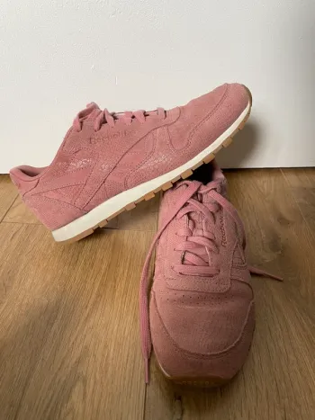 Reebok roses T38