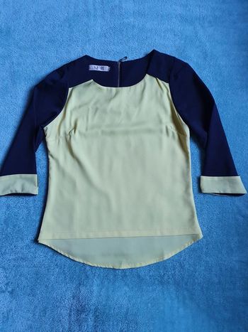 Tres joli haut jaune noir taille 38