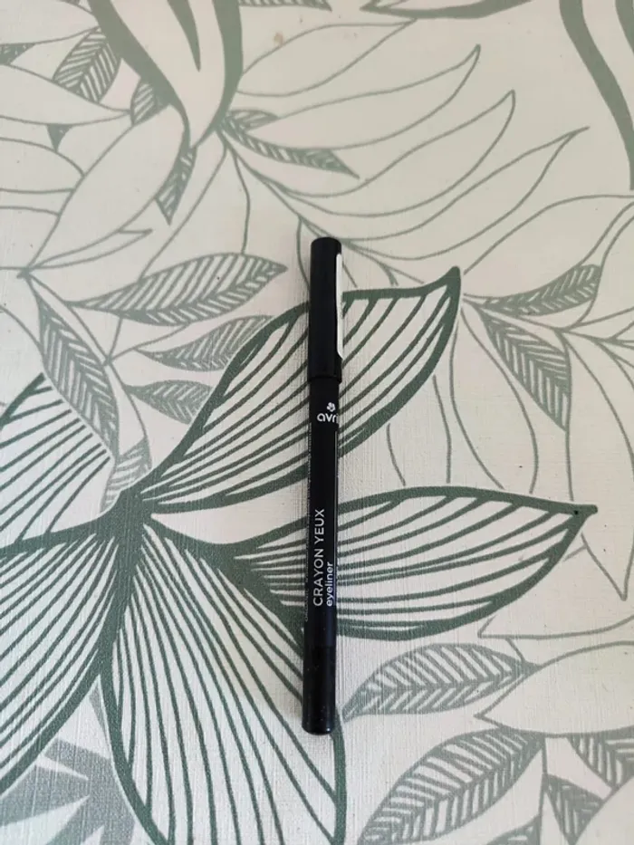Avril crayon yeux eyeliner noir charbon à utiliser 36 mois après ouverture