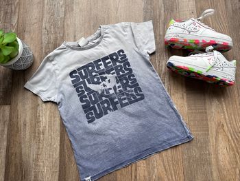 - Tee shirt - 8 ans - bon état 