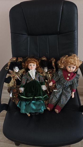 Lot de 4 poupées en porcelaine vintage