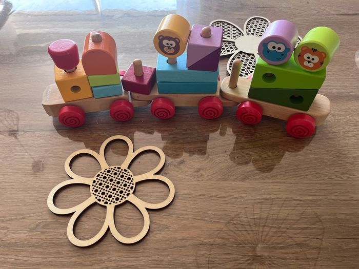 Train en bois à empiler