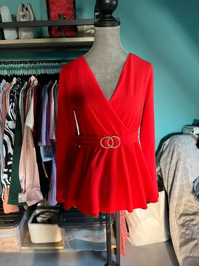 blouse rouge